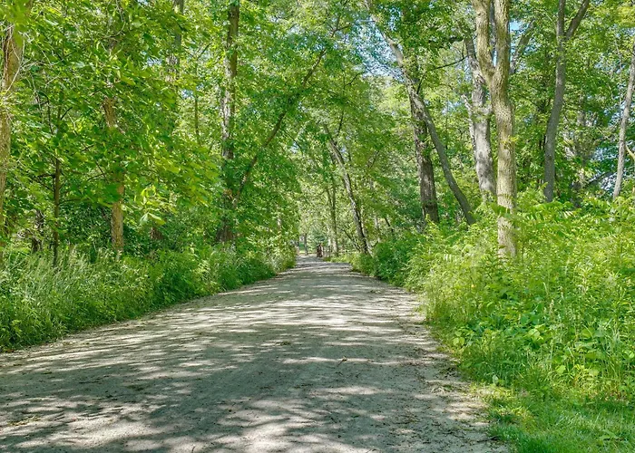 Peaceful Home: 1 Mi To Herrick Lake! *