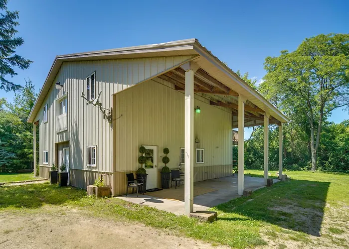 Peaceful Home: 1 Mi To Herrick Lake! Warrenville