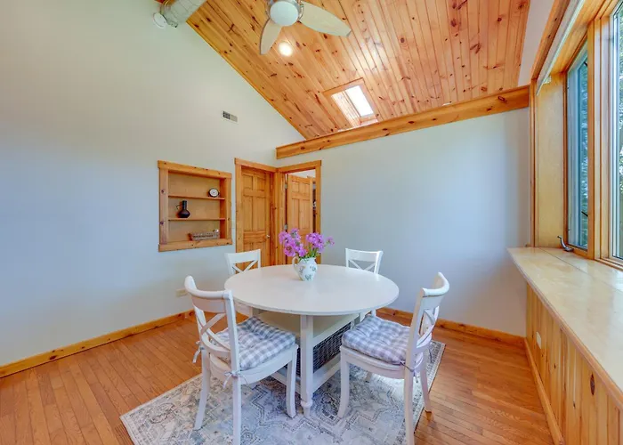 Holiday home Peaceful Home: 1 Mi To Herrick Lake! Warrenville