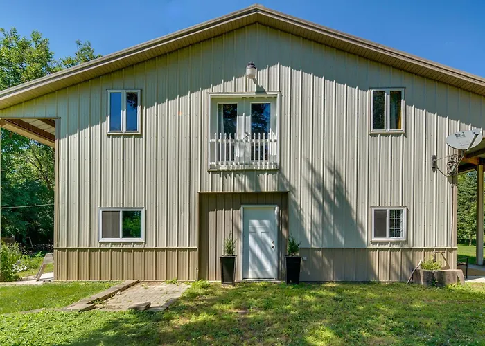 Peaceful Home: 1 Mi To Herrick Lake! Warrenville