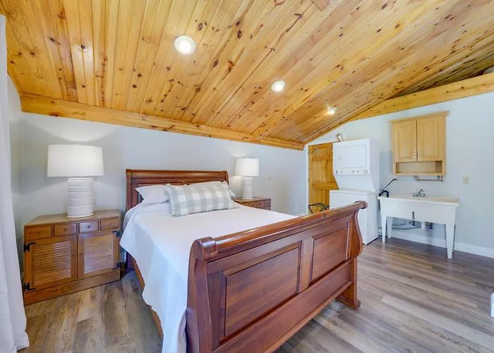 Peaceful Home: 1 Mi To Herrick Lake! Holiday home *