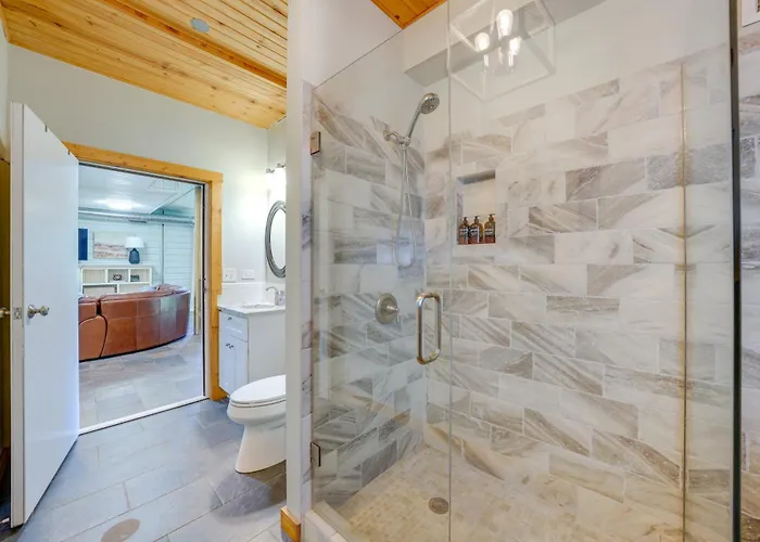 Peaceful Home: 1 Mi To Herrick Lake! *