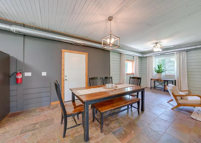 Peaceful Home: 1 Mi To Herrick Lake!
