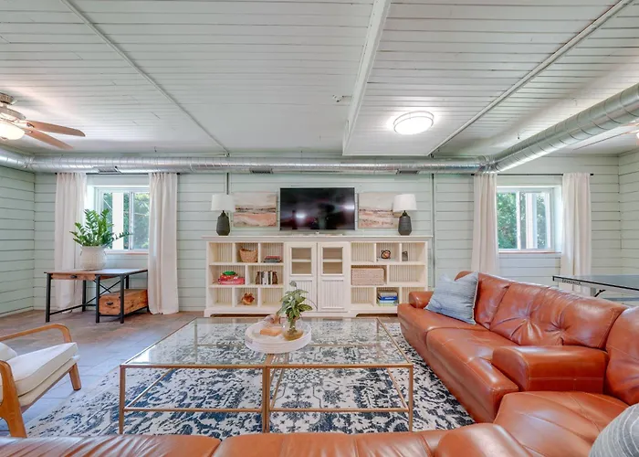 Peaceful Home: 1 Mi To Herrick Lake! Warrenville