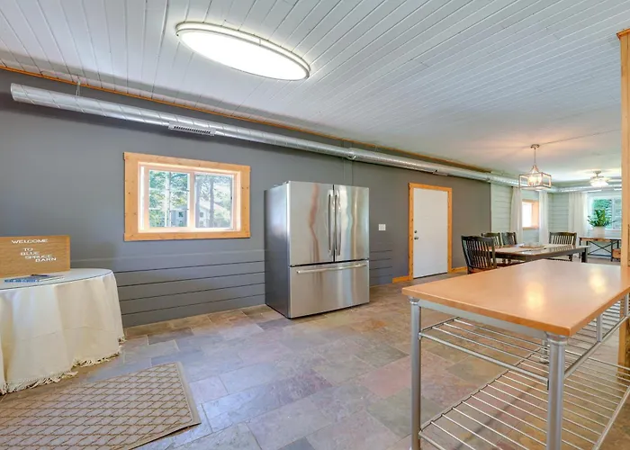 Holiday home Peaceful Home: 1 Mi To Herrick Lake! Warrenville