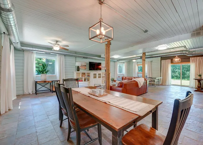 Holiday home Peaceful Home: 1 Mi To Herrick Lake! Warrenville
